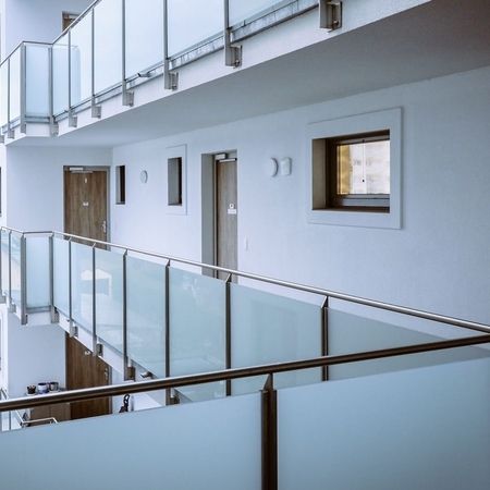 Der Eingang zum Büro der EMC.